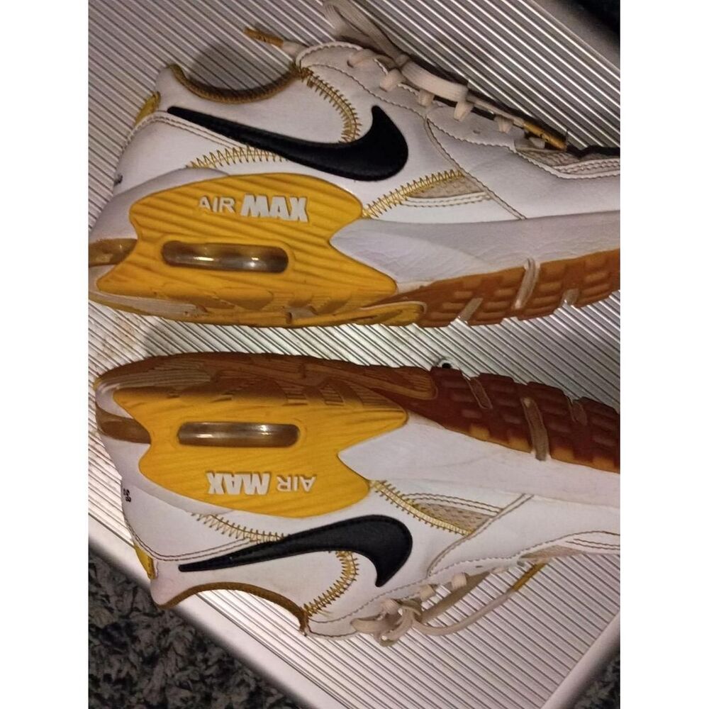 Nike Men's White and Black Trainers
